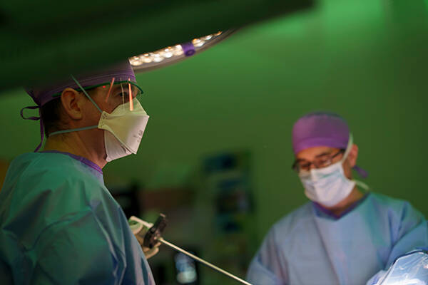 Cardiothoracic surgeons David Finley and Jonathan Dupuis working in the operating room